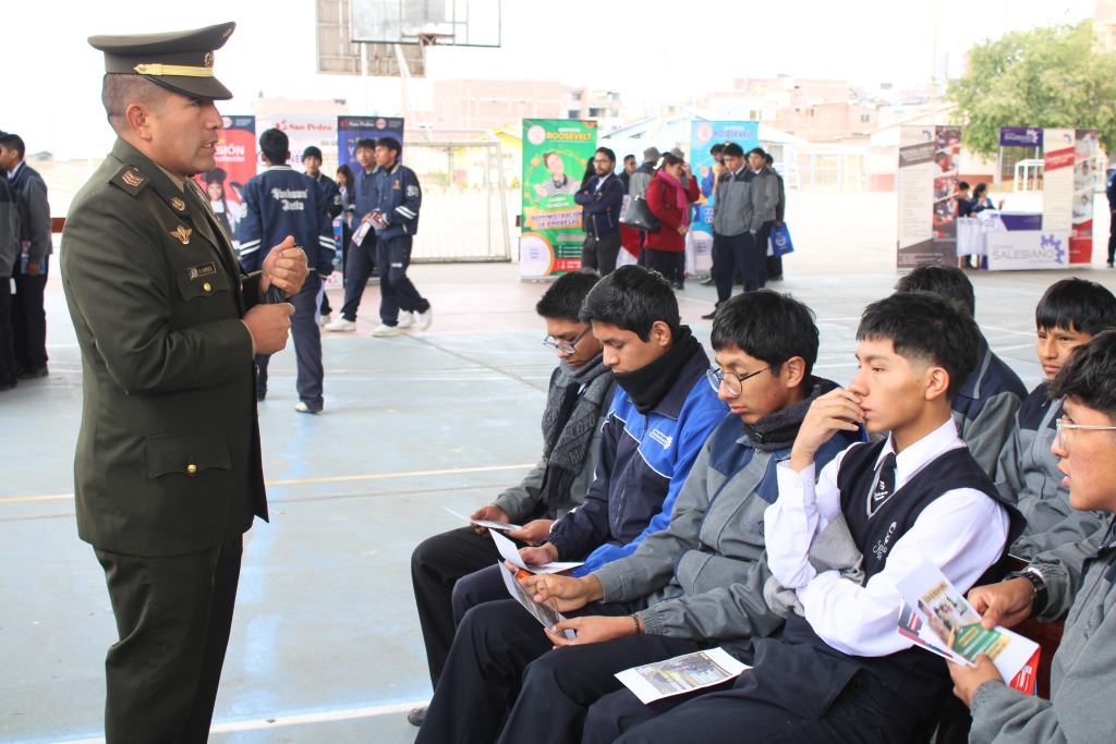 Foto 2 de «Nuestros jóvenes viven la Feria de Orientación Profesional 2025 en nuestra casa salesiana»